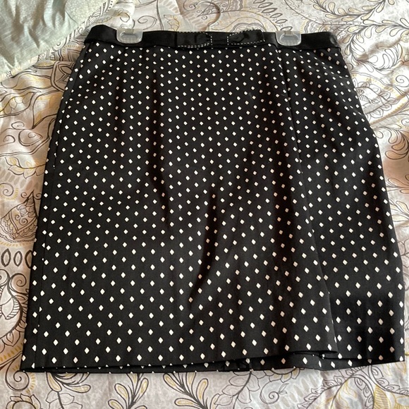 NWOT - White House Black Market Diamond Pencil Skirt & Bow Waistband - Sz 10 - Picture 3 of 16